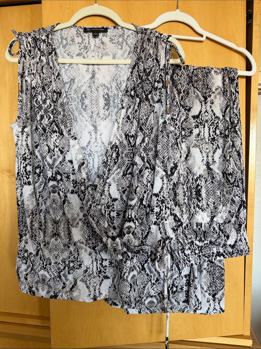 INC Two piece set! Black & White Snake-Print Palazzo and Sleeveless faux Wrap